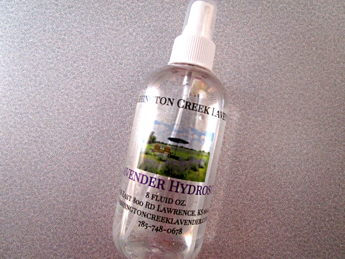 https://washingtoncreeklavender.com/wp-content/uploads/2020/03/organic-lavender-hydrosol.jpg